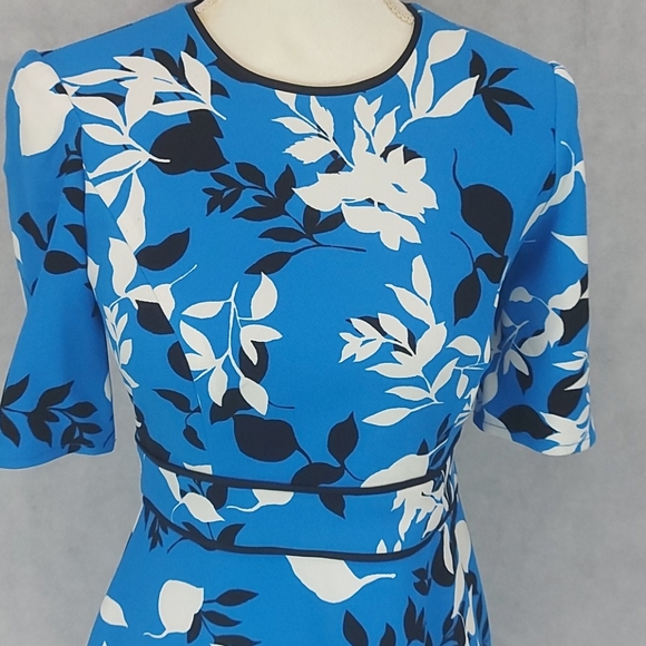 Maggy London Floral Fitted Flare Blue Dress 0 - Picture 5 of 14
